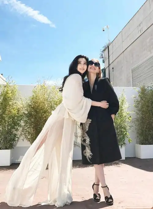 张馨予范冰冰造型比拼,这些搭配都很惊艳,谁更胜一筹?