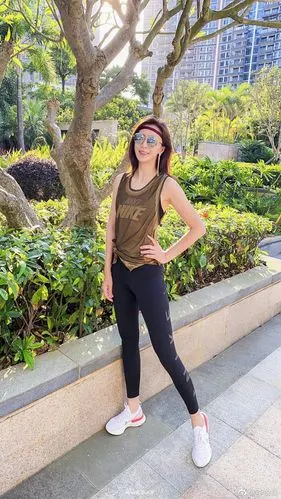 演员李悦溪爱上跑步感受夏日热情这身材太赞了2