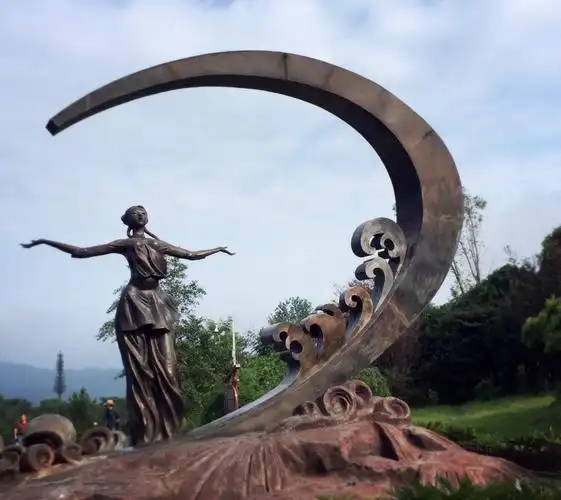 这是明月山的标志雕塑.