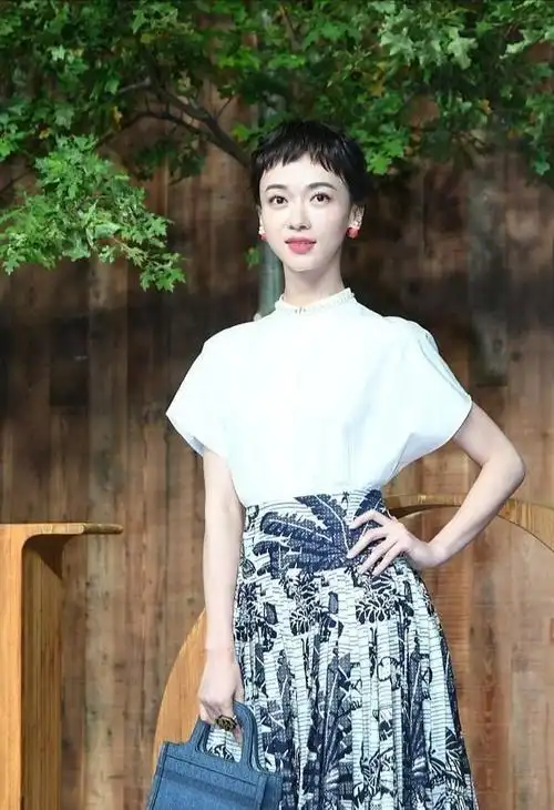 吴谨言新发型被吐槽土味十足!撞脸baby被碾压反而更像阔太金巧巧