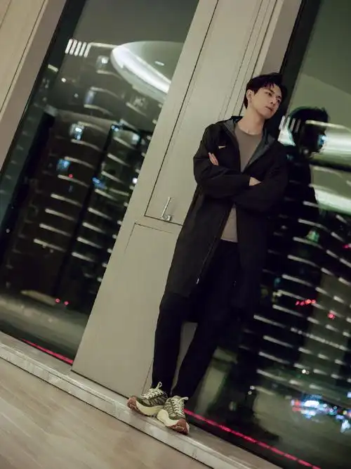 李现休闲风随拍