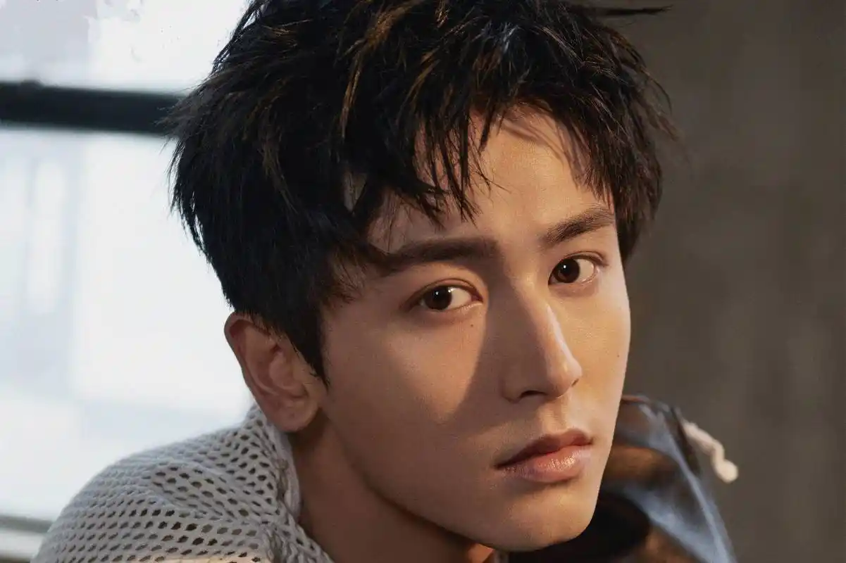 八卦:张哲瀚现在时尚资源不错,五月又要有杂志大片出来