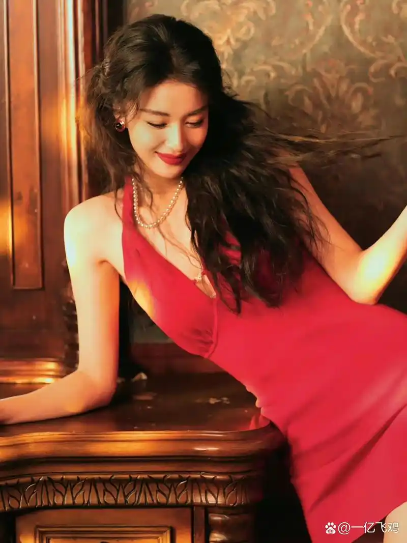 1,徐静蕾在漂亮国的别墅里有一个大的直升飞机停机坪,她也有自己的