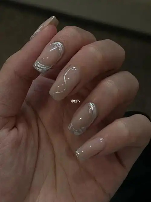 美甲银色清冷高级感