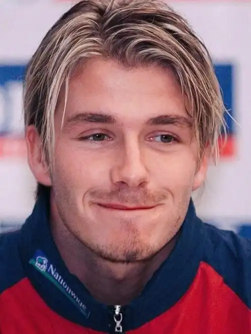 贝克汉姆的卖萌照曝光,小七的可爱是遗传了亲爸