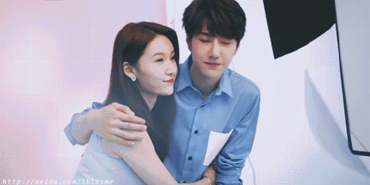 《大主宰》花絮:王源头发卡到脖子,欧阳娜娜伸手撩,动作好自然_王一博