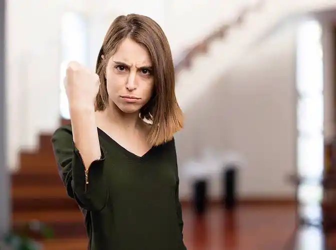 愤怒,漂亮,女人,展示,年轻,拳头_高清图片_全景视觉