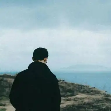 男生头像背影帅气阳光高清好看的男生帅气阳光背影头像图片