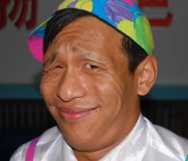 五张宋小宝的图片中有一个是假的,你能一眼找出吗?