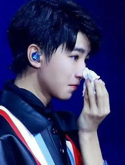 有一种神颜叫王俊凯落泪,眼妆都哭花了,却意外圈粉无数!