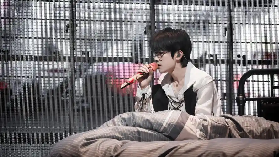 易烊千玺丨手机壁纸丨聊天背景丨iphonex壁纸