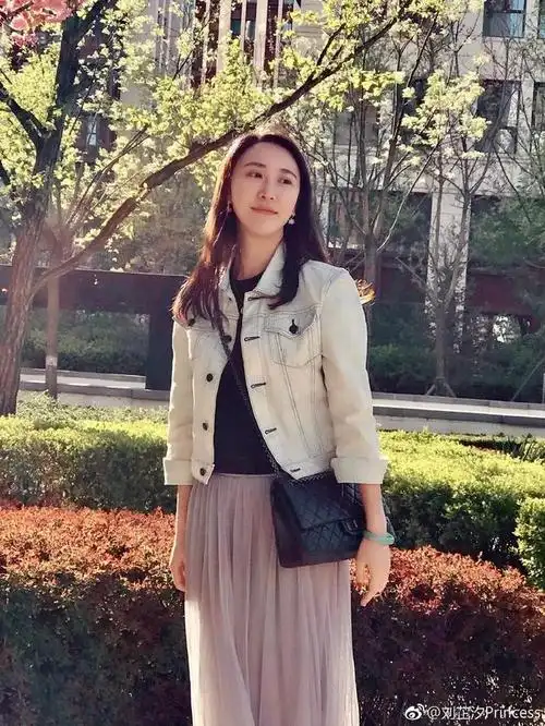 刘芷汐,巨蟹座,身高167,来自江西九江,毕业于中央戏剧学院