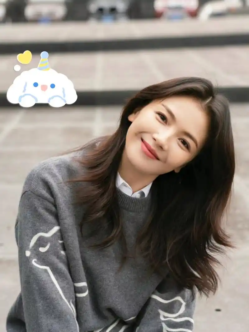 刘涛秋冬街边随拍 冬日暖阳,温柔如她,坐在街边刘涛的笑容,如春风拂面