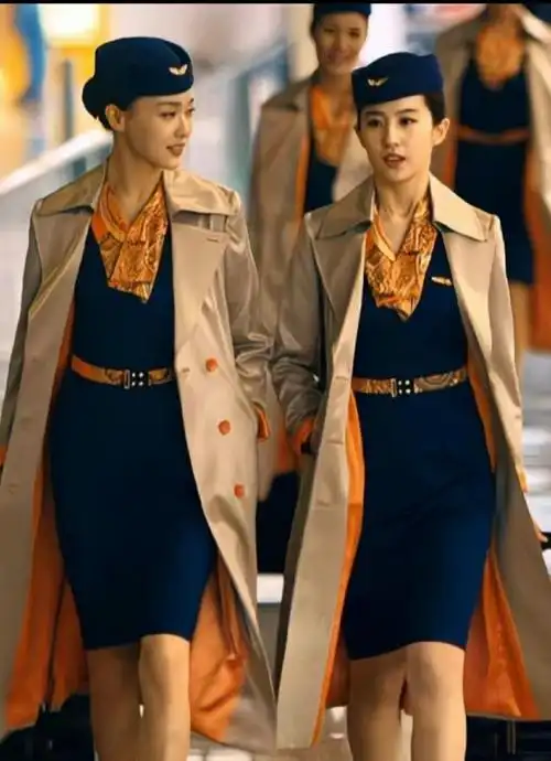 刘亦菲唐嫣合照