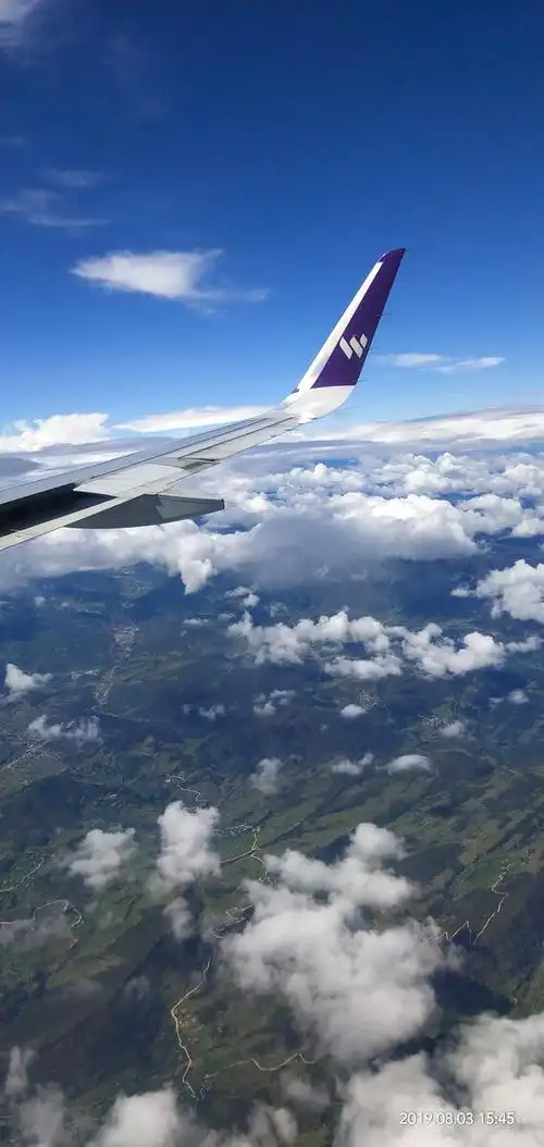 19年去云南的飞机上随手拍的感觉云在脚下