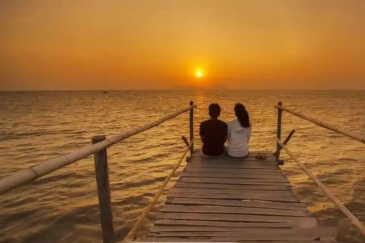 【陪我看日出】蔡淳佳经典歌曲(深情中音萨克斯音乐)_唯美_店铺_品牌