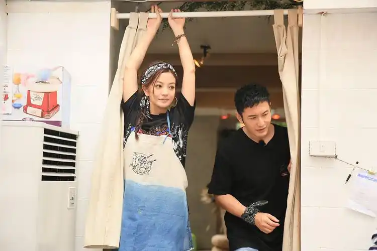 《中餐厅》收视持续夺冠 赵薇宣布餐厅盈利做公益