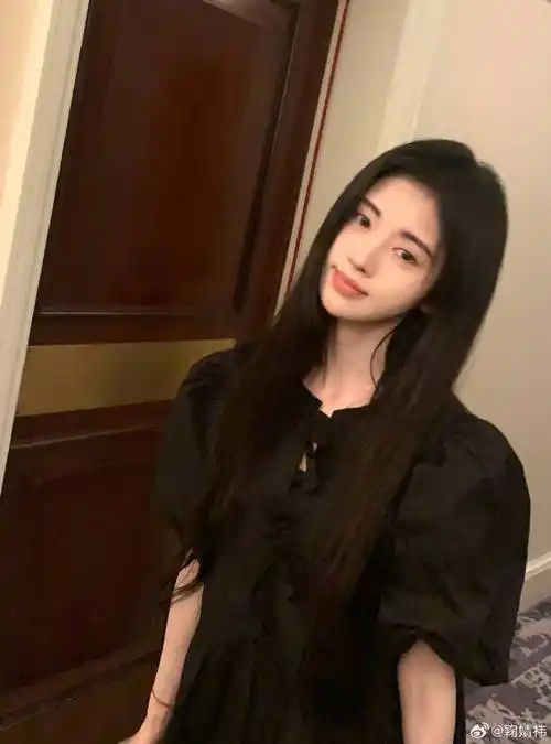 鞠婧祎再晒美照天赐身材和容颜惹人爱温婉笑容宛如初恋