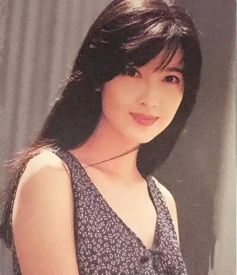 "玉女掌门人"周慧敏:嫁豪门浪子倪震,相伴35年至今无子女