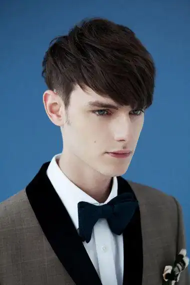 韩式男生斜刘海 男生头发两边剃掉斜怎么梳刘海(4)