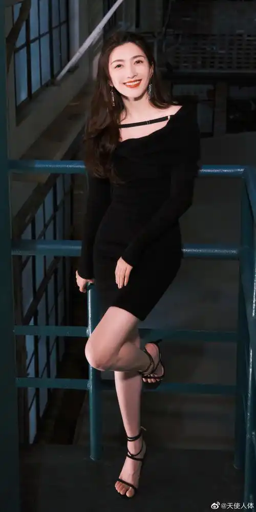 江疏影黑酷大长腿写真壁纸|江疏影|壁纸|写真_新浪新闻
