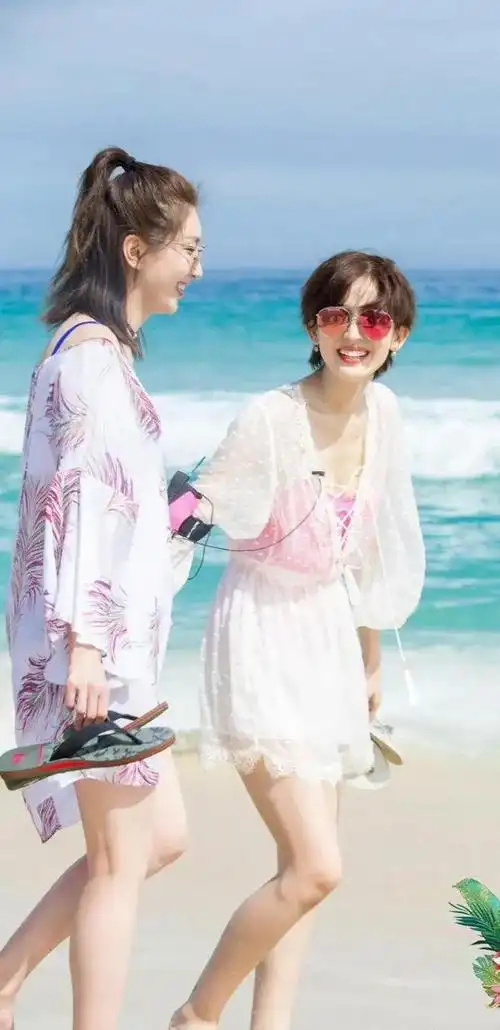 古力娜扎和江疏影海滨节目现场照