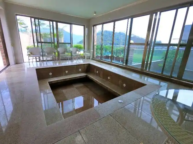 室内温泉按摩泡池