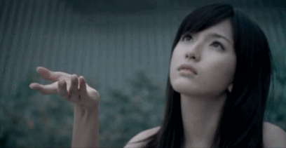 陈匡怡《说好的幸福呢》 陈匡怡也是气质非常清新舒服的女生,mv里只要