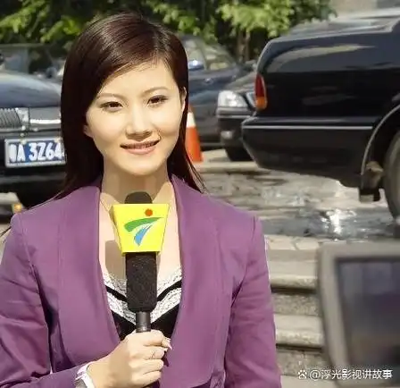 41岁的广东台主持人云菲,与薛乐是最佳拍档,丈夫梁宇也是主持人