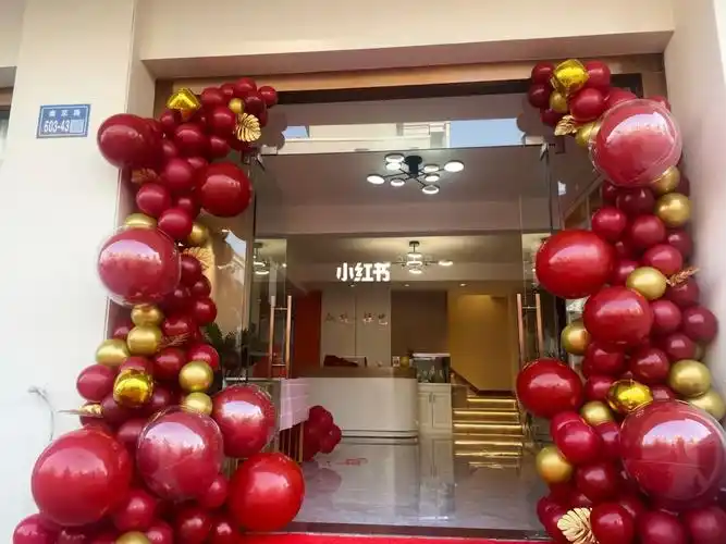 开业红金色气球布置