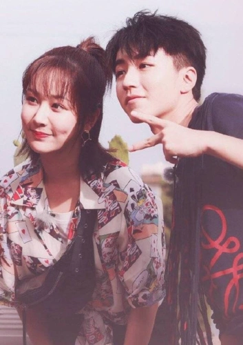 王俊凯说到杨紫唱歌时迟疑了,最后还苦笑!杨紫:小凯弟弟你飘了哦!