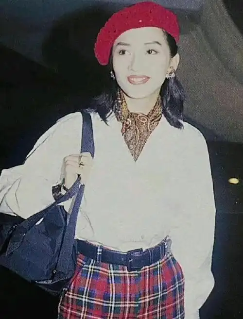 35年前的梅艳芳有多潮,简直时尚风尚标