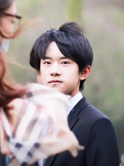 敢留中分的颜值都不低#感受一下易烊千玺中分发型小合集~从奶酷可爱