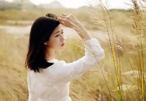 余生,我愿做这样优雅的女子,安静地活着,优雅安宁地老去.