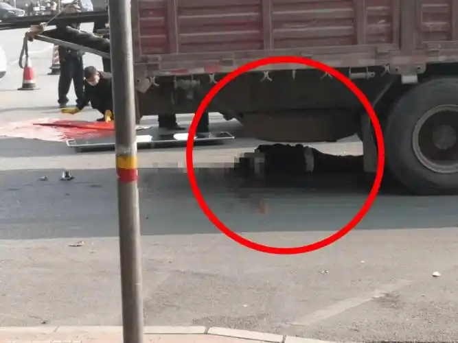 柳南突发一女子脑浆崩裂惨死路边这对夺命组合又出事了