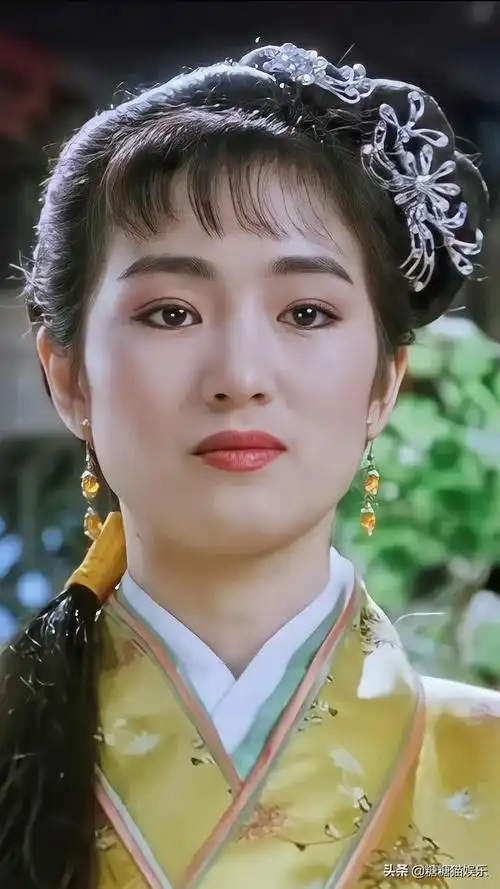 巩俐年轻时明艳动人,就这样的颜值还有人说不美_网易订阅