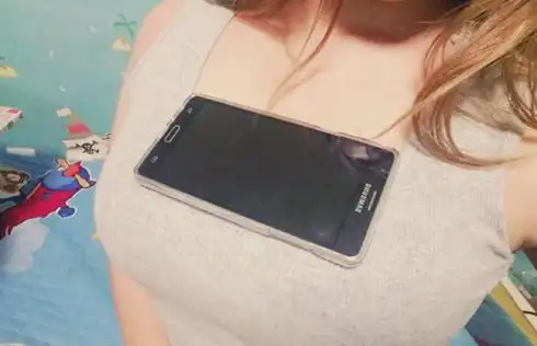 日本妹子 胸部放手机比赛 惊喜在最后一名