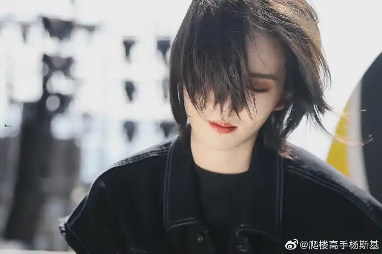 陆柯燃这组饭拍图氛围感太强了有帅到我