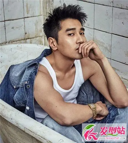 男生头发两边剃剪 两边铲青发型