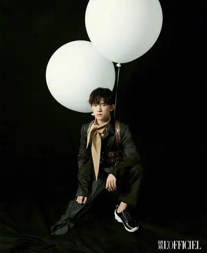 易烊千玺 x 时装lofficiel 2018年8月刊