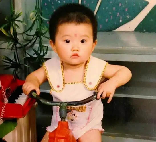 明星们的老照片,学生时的奶茶妹,童年时的张一山,你能认出来吗