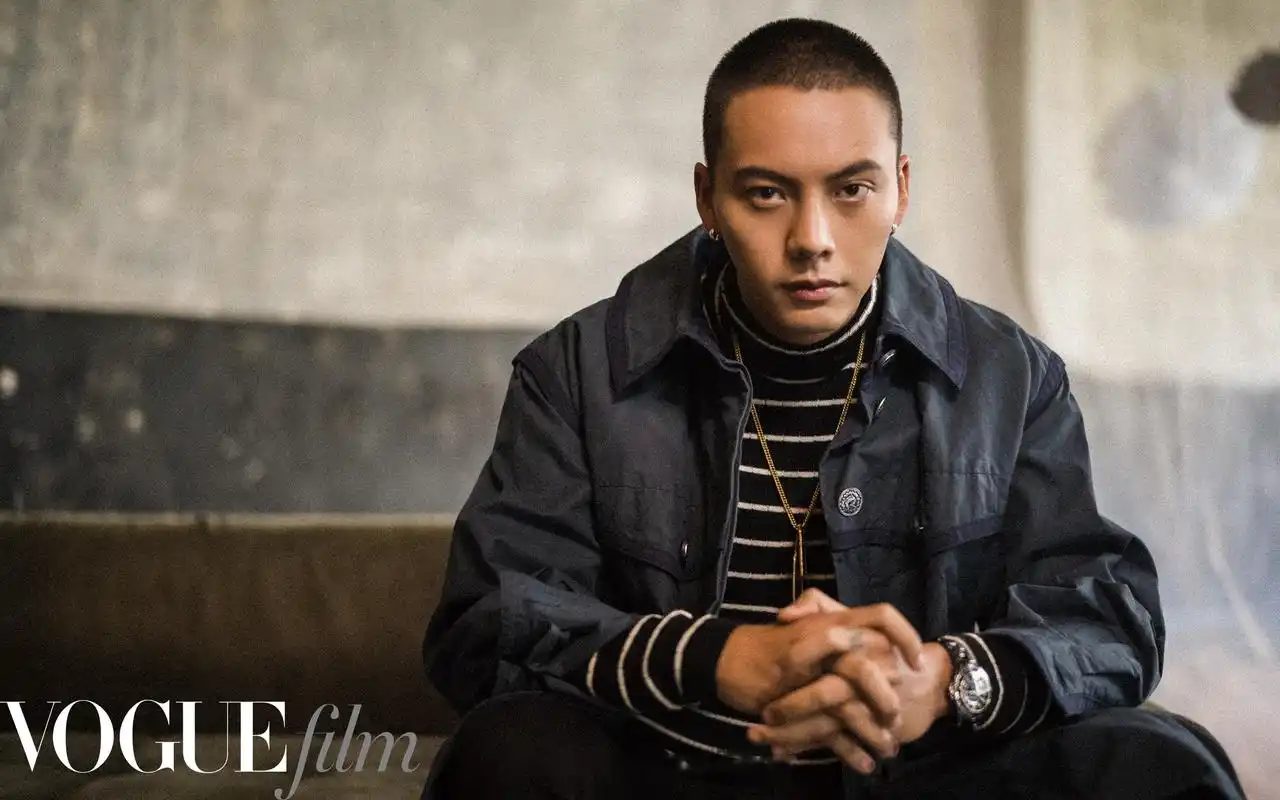 陈伟霆全新内页发布,诠释《一己之恋》,"值得等待的是方向,不是地点.