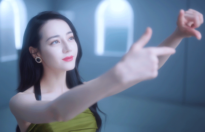 210806迪丽热巴更博分享全新广告大片明艳迪迪子呈现绝美心动瞬间