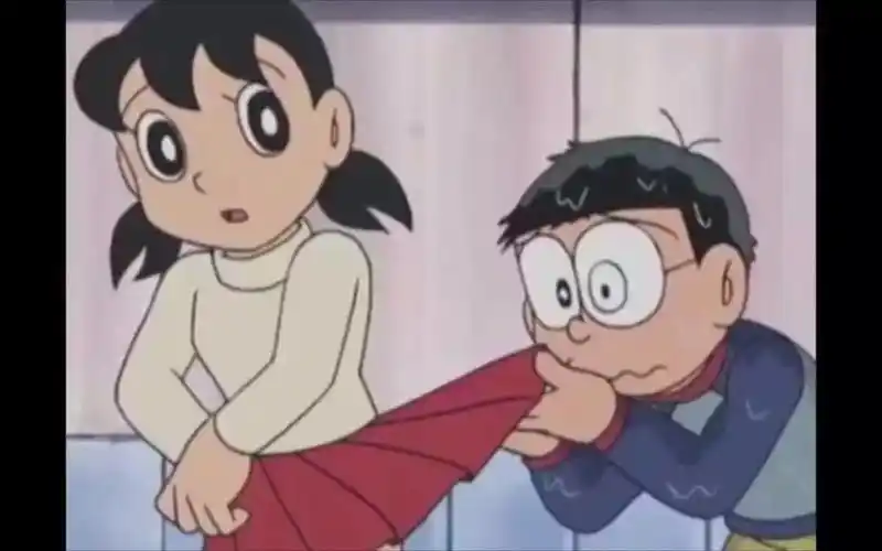 小学一年级男孩常掀同龄女孩的裙子家长与老师该如何应对