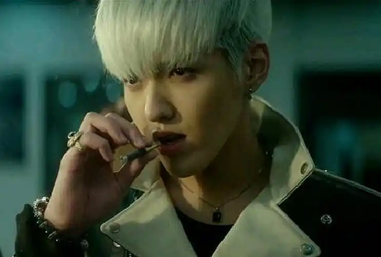 男星们演混混,张一山"可恶",吴亦凡玩世不恭,他竟吓哭小孩?