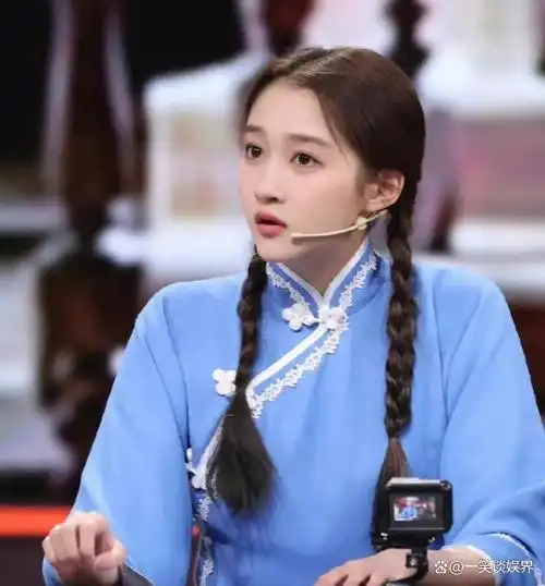 事实证明,和鹿晗挺过七年之痒的关晓彤,已经走上了另一条道路!