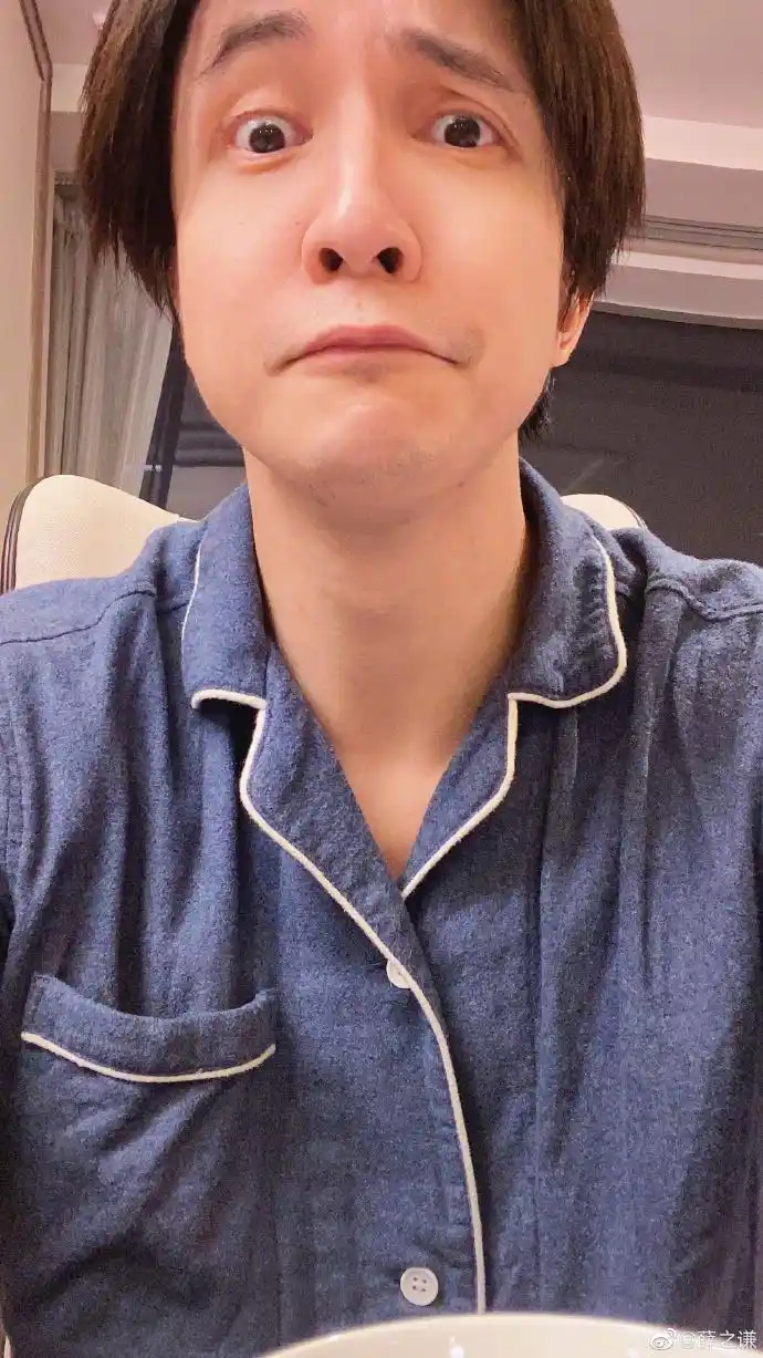 薛之谦晒自拍恭贺新春祝大家新年百毒不侵一切平安