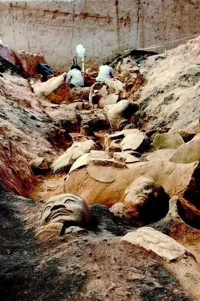 秦始皇陵园发现99座墓葬 疑为后妃陪葬墓群