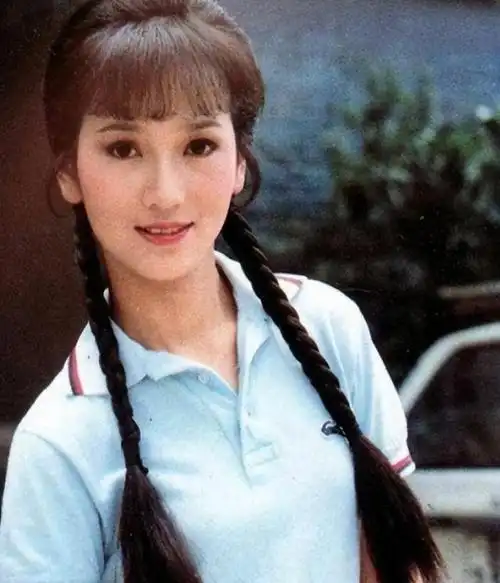 都是赵雅芝的基因长子47岁次子44岁小儿子37岁个个让她骄傲