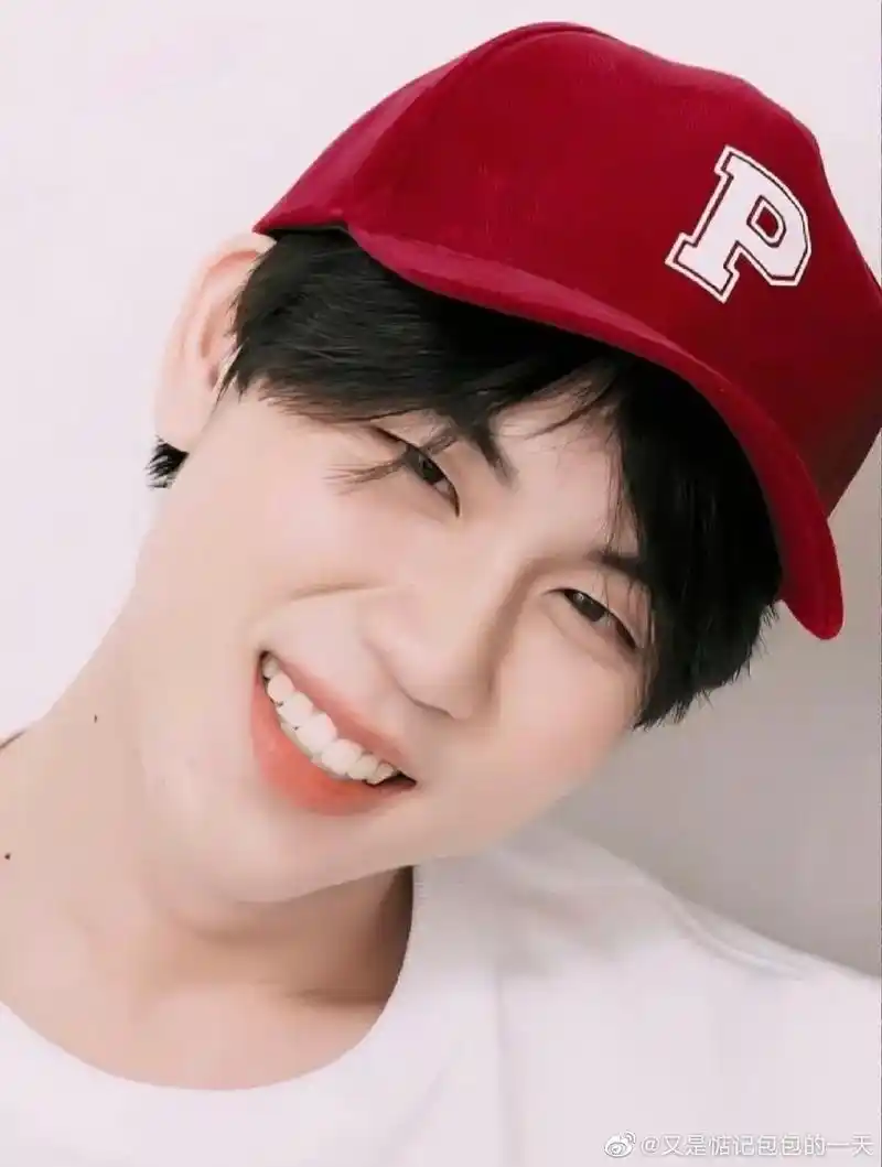 在这里放20张包包,看能钓到啥04.#prem #方伟奇   - 抖音